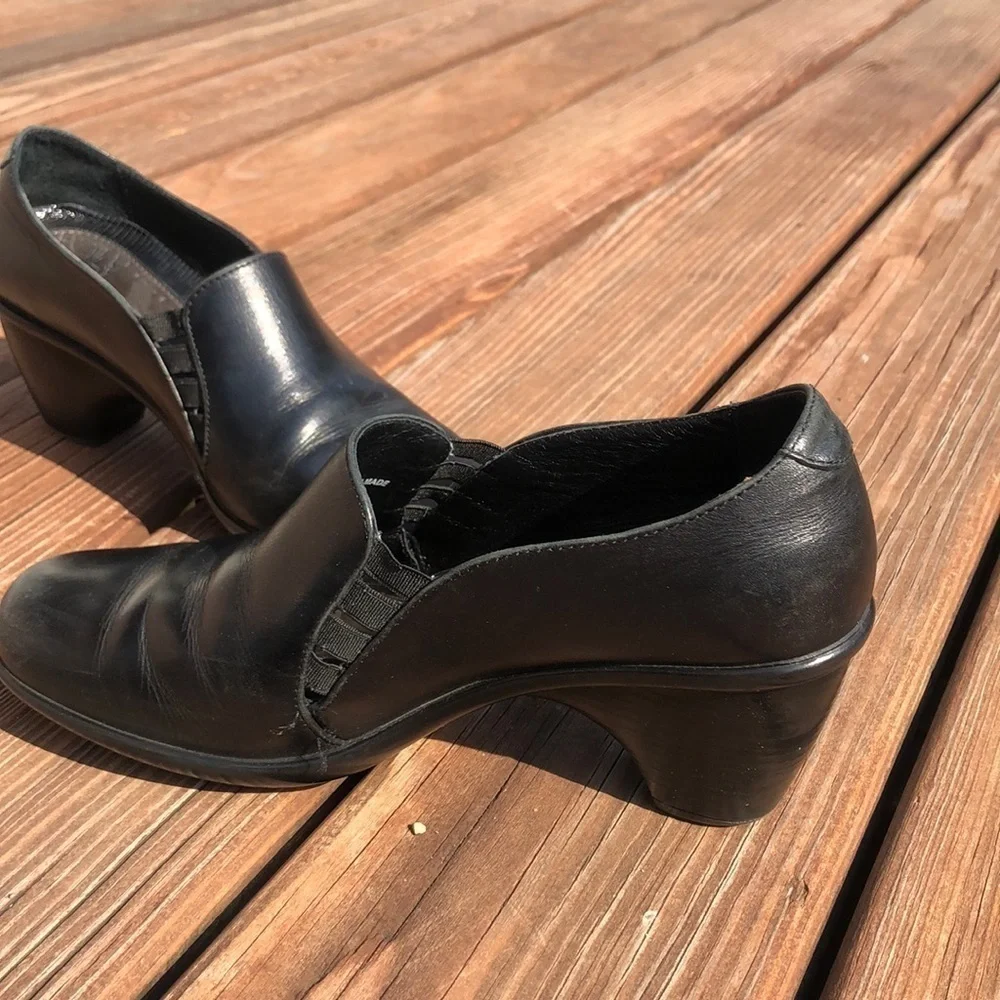 Dansko black heels​​​​​​​​​​​​ - Picture 4 of 5